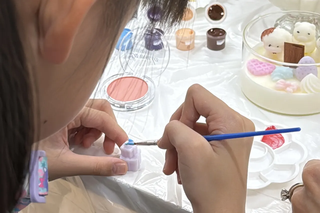 Children decorating their own candles at a kids' workshop